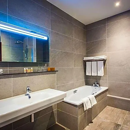 Hotel Amber Springs 4*