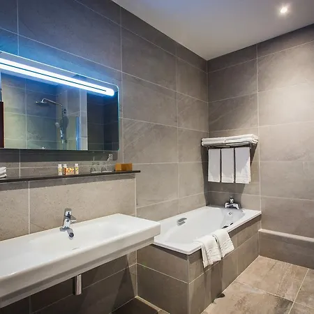 Hotel Amber Springs 4*
