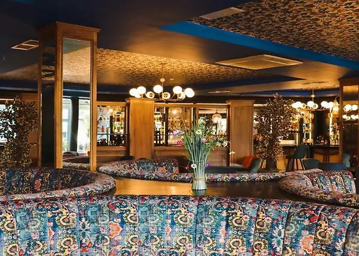 Отель Amber Springs 4*