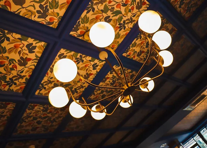 Amber Springs Отель Гори