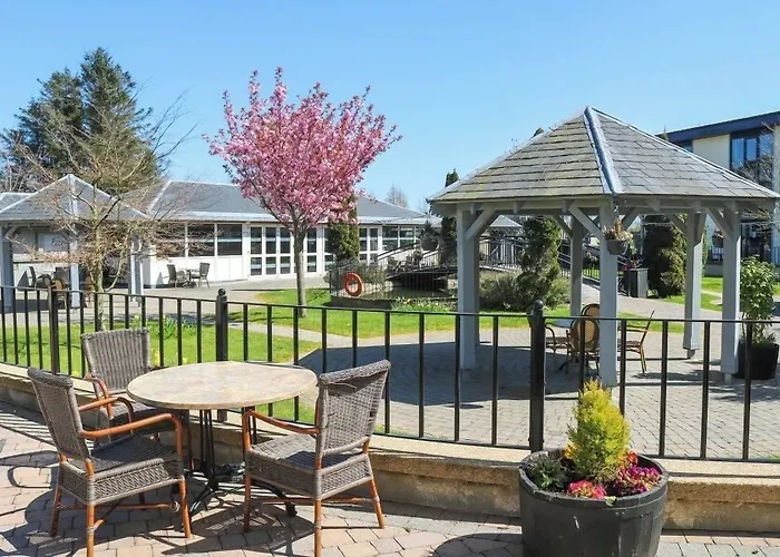 Amber Springs Отель Гори