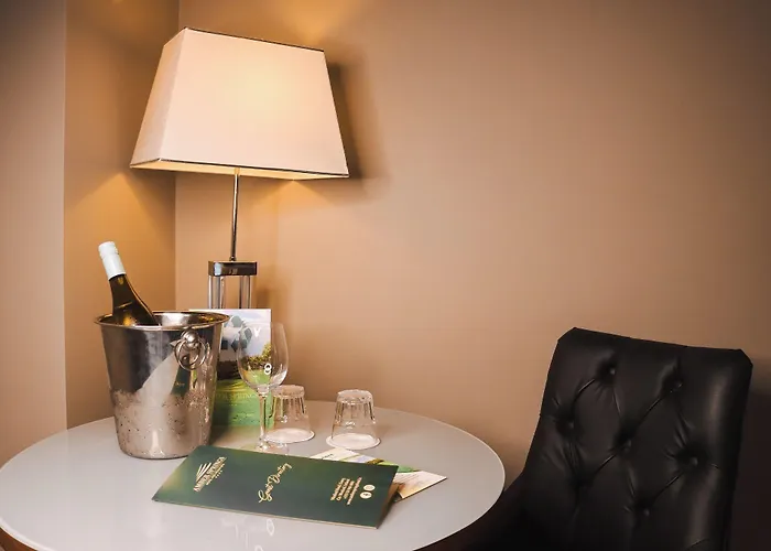 Отель Amber Springs 4*